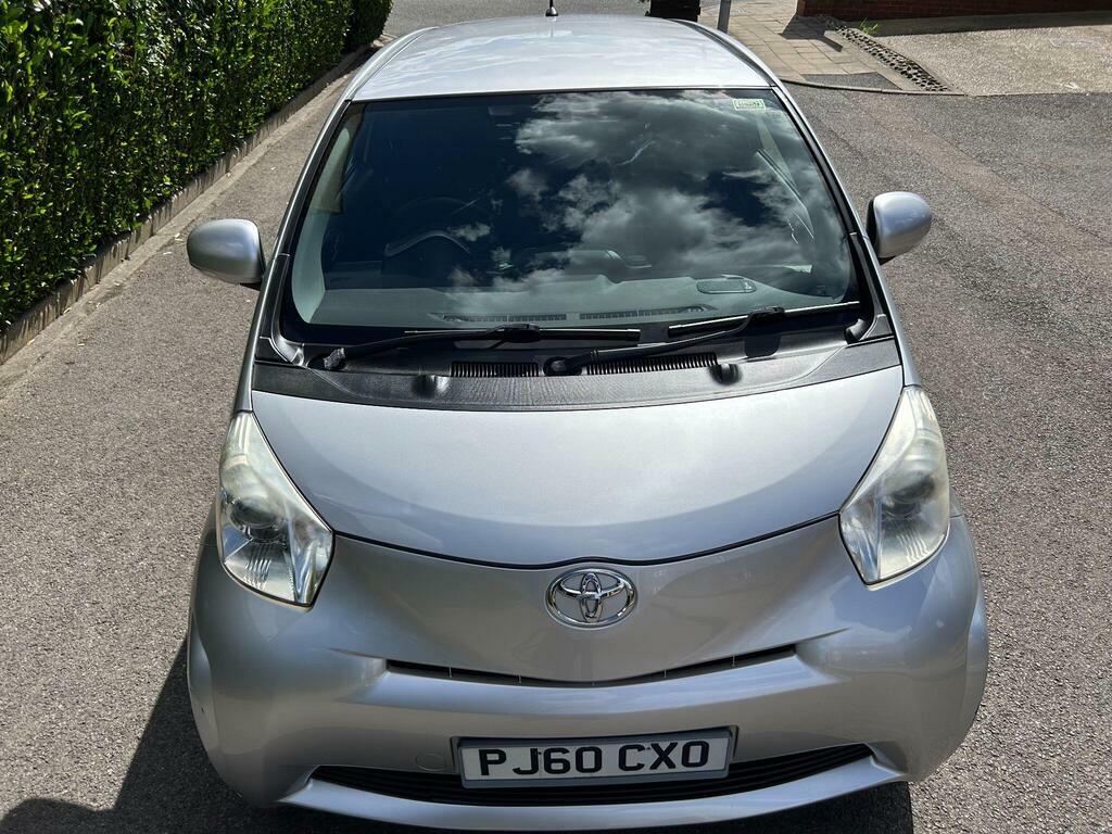 Toyota IQ Hatchback White #48