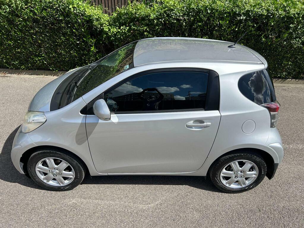 Toyota IQ Hatchback White #41