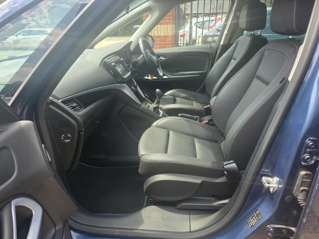 Vauxhall Zafira Tourer Design White #24