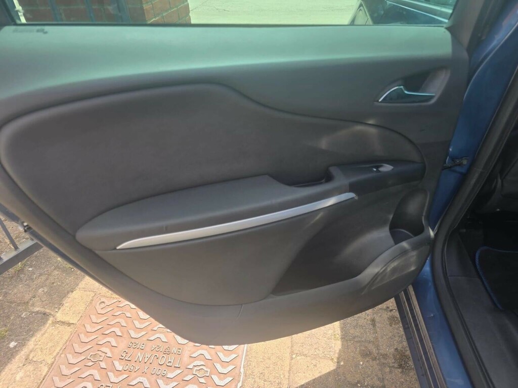 Vauxhall Zafira Tourer Design White #18