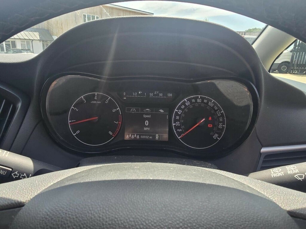 Vauxhall Zafira Tourer Design White #8