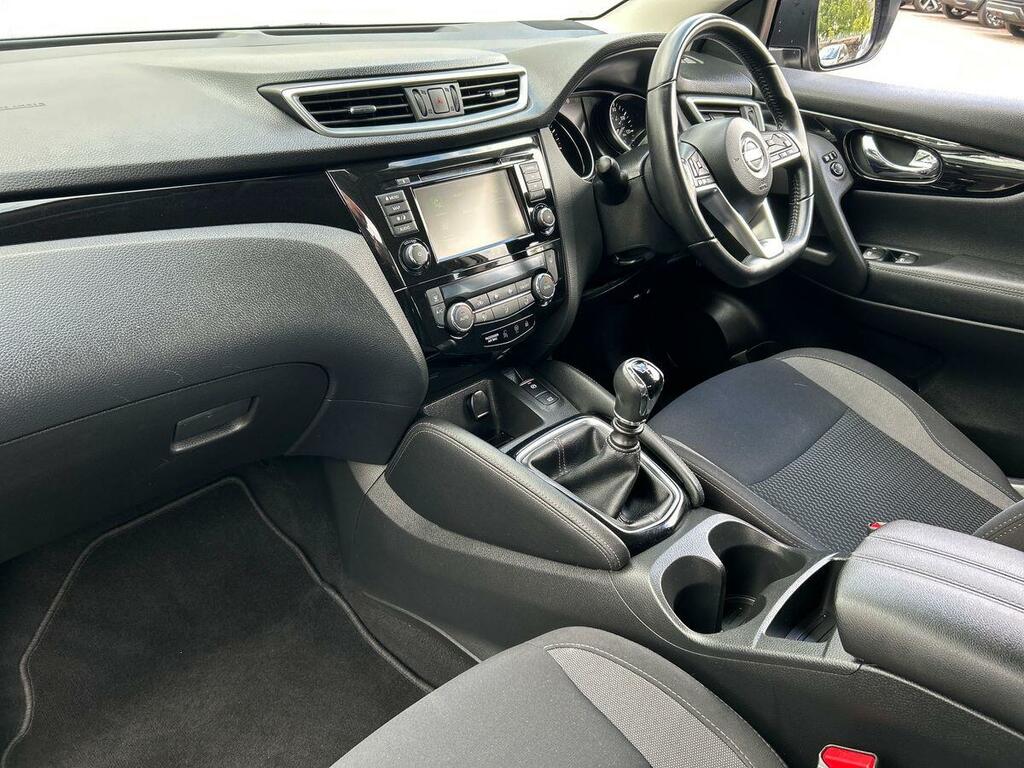 Nissan Qashqai 1.3 Dig-t Acenta Premium Suv Eur PL69LJU Brown #2