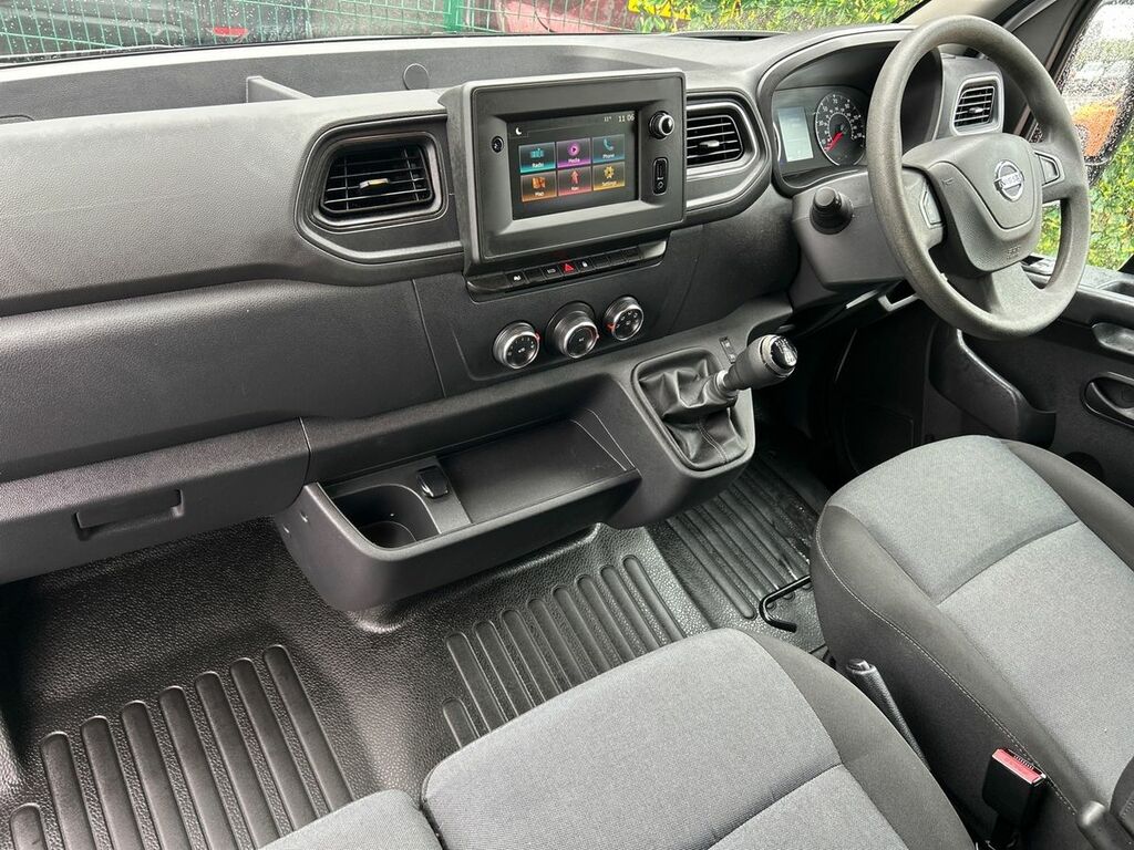 Nissan InterStar 2.3 Dci 28 Tekna Panel Van Fwd L White #2