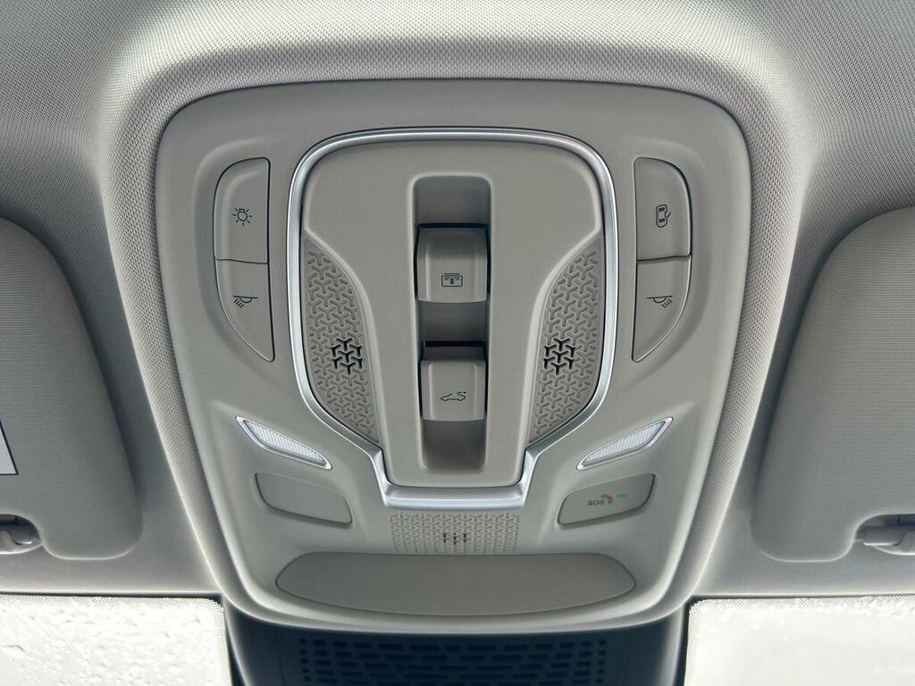 MG  1.5T 24.7Kwh Premium Euro 6 Ss Silver #40