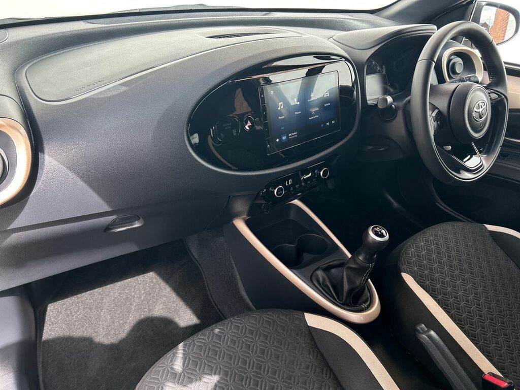 Toyota Aygo X 1.0 Vvt-i Edge Hatchback Euro 6 Beige #2