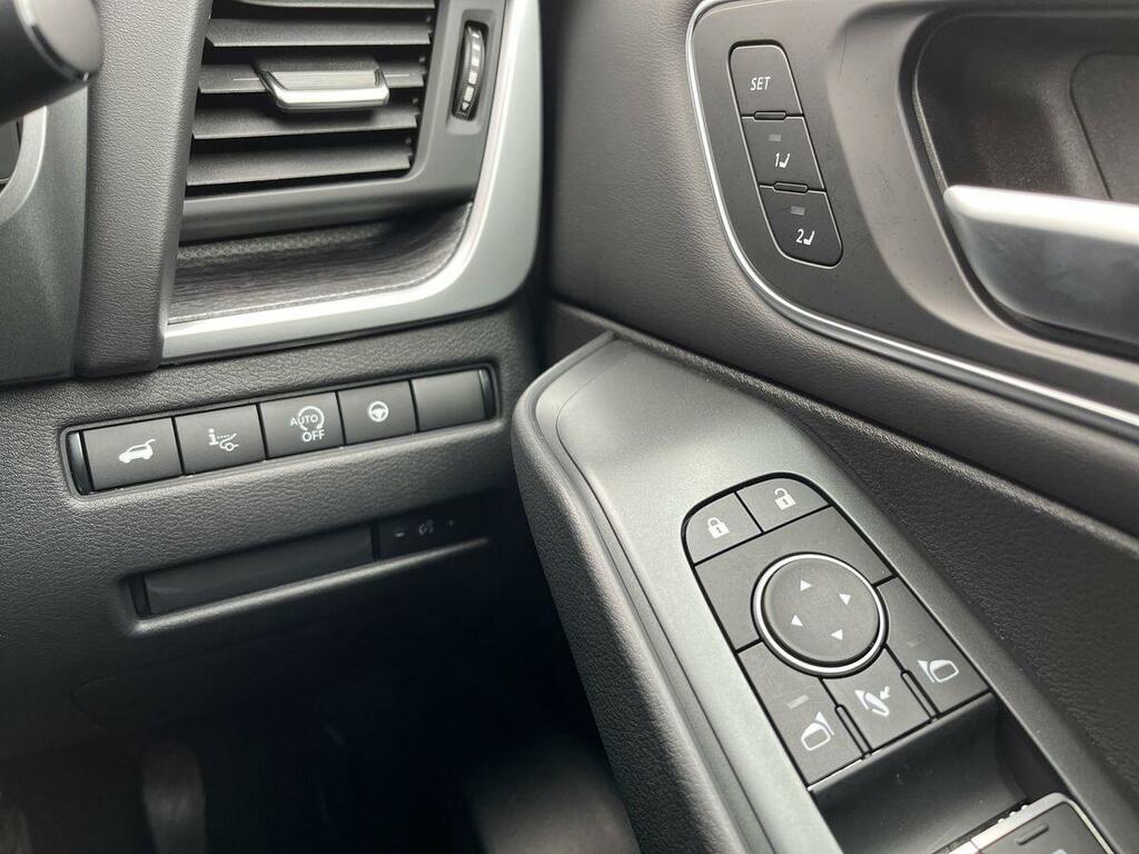 Nissan Qashqai Hatchback Grey #42