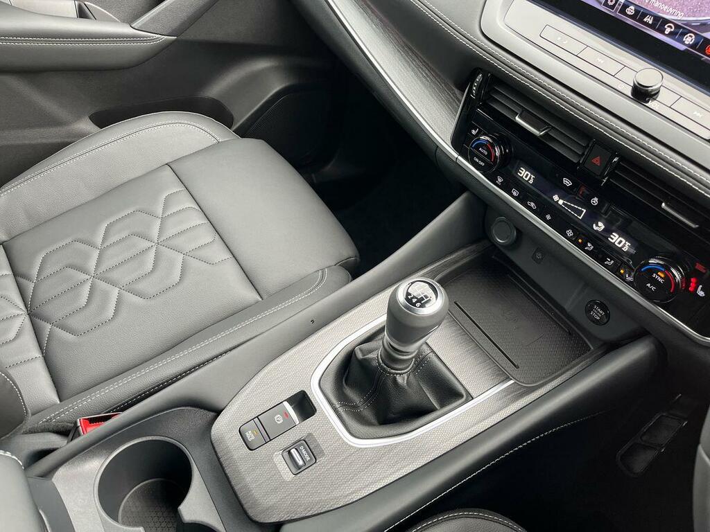 Nissan Qashqai Hatchback Grey #38