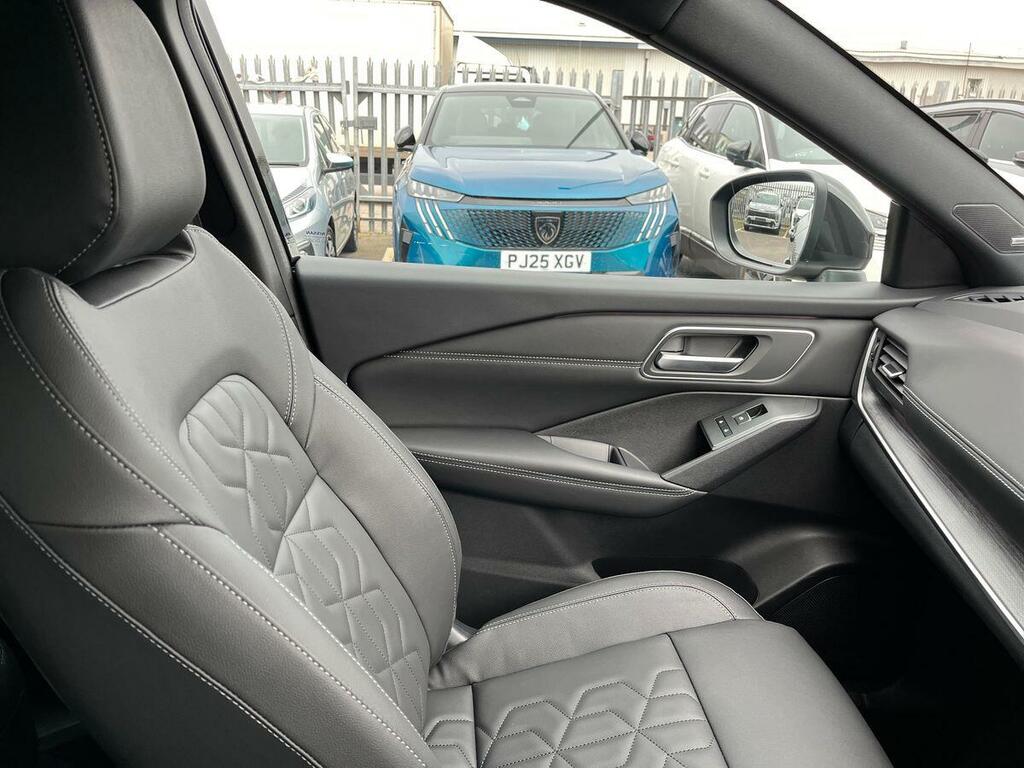Nissan Qashqai Hatchback Grey #40