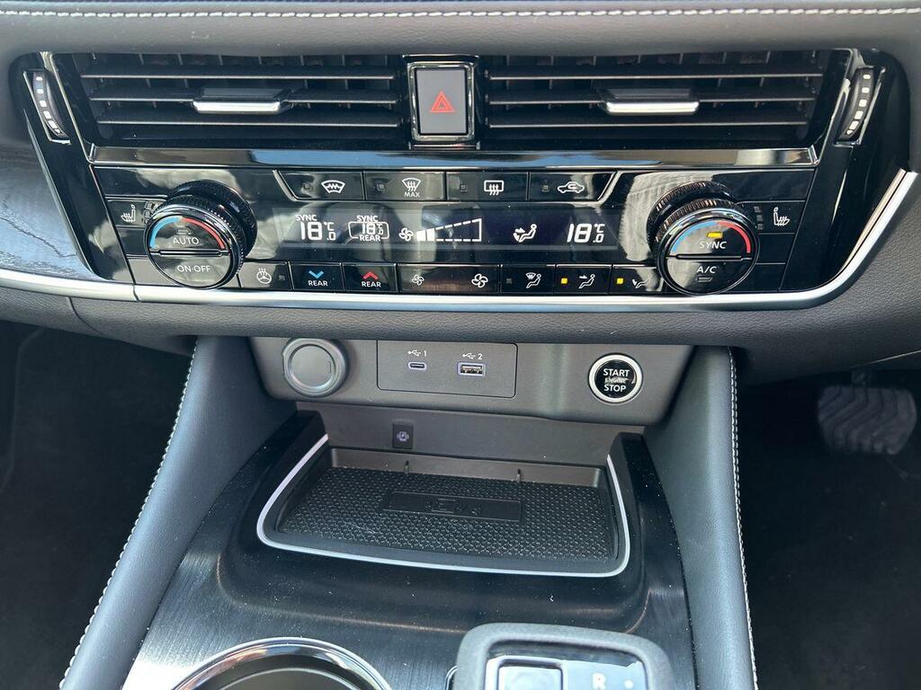 Nissan X-Trail Tekna Silver #34