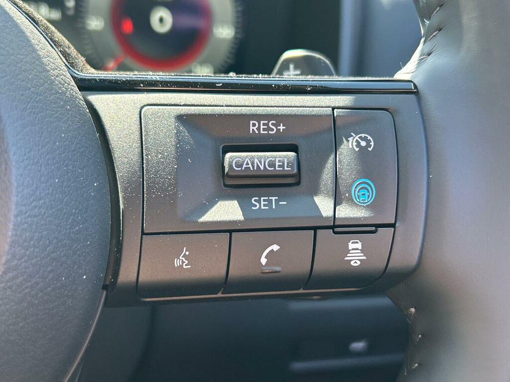 Nissan X-Trail Tekna Silver #27