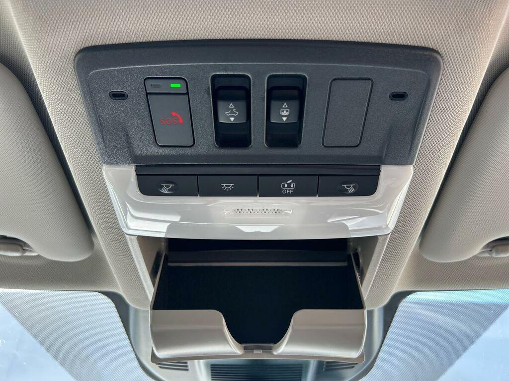 Nissan X-Trail Tekna Silver #38