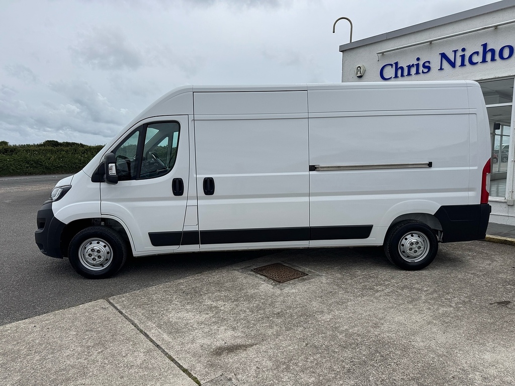 Peugeot Boxer Bluehdi 335 Professional WL72EWM White #2