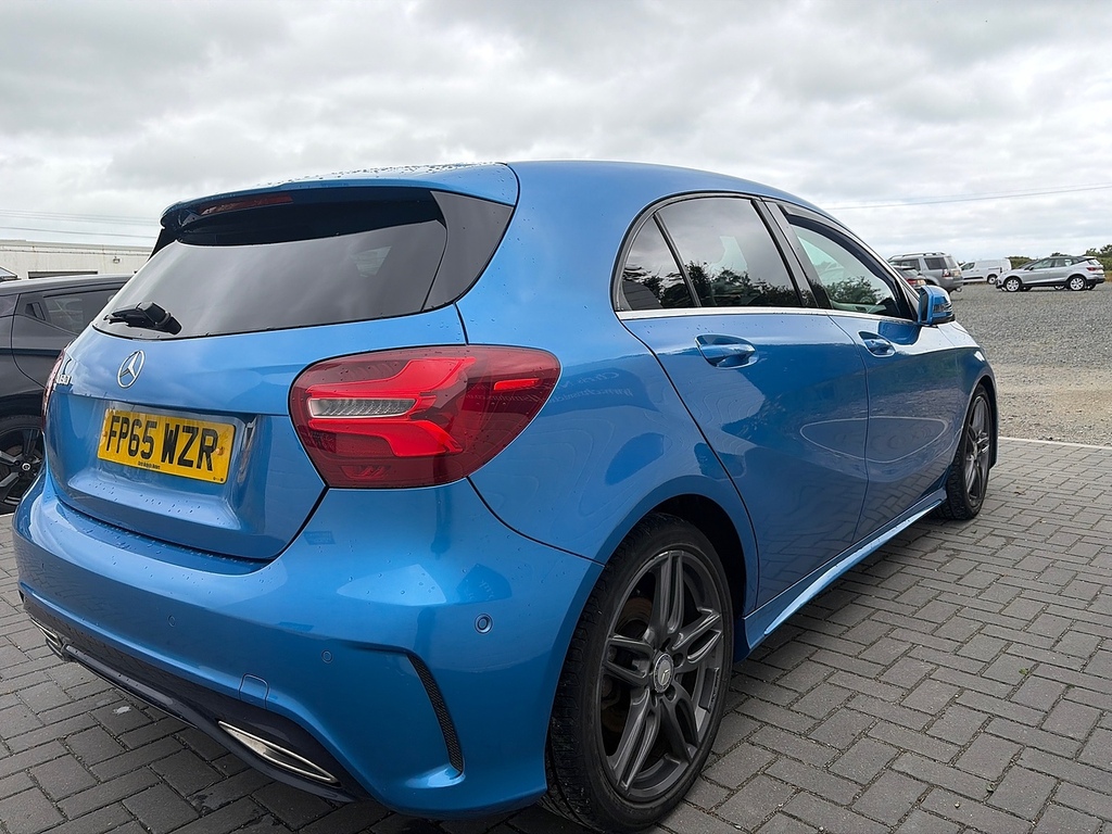 Mercedes-Benz A Class A180 Amg Line Blue #3