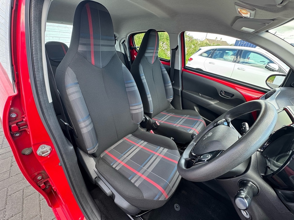 Peugeot 108 Active Red #4