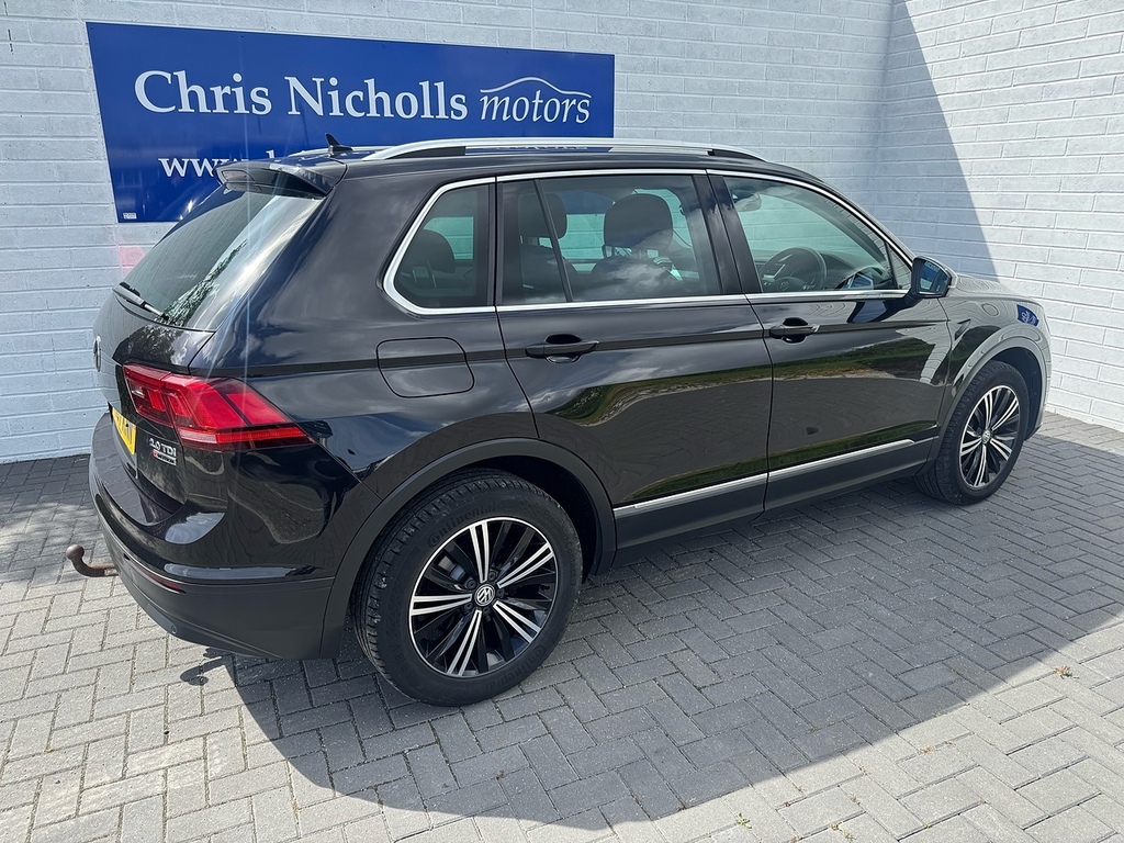 Volkswagen Tiguan Tdi Se Navigation FM67KNN Black #2