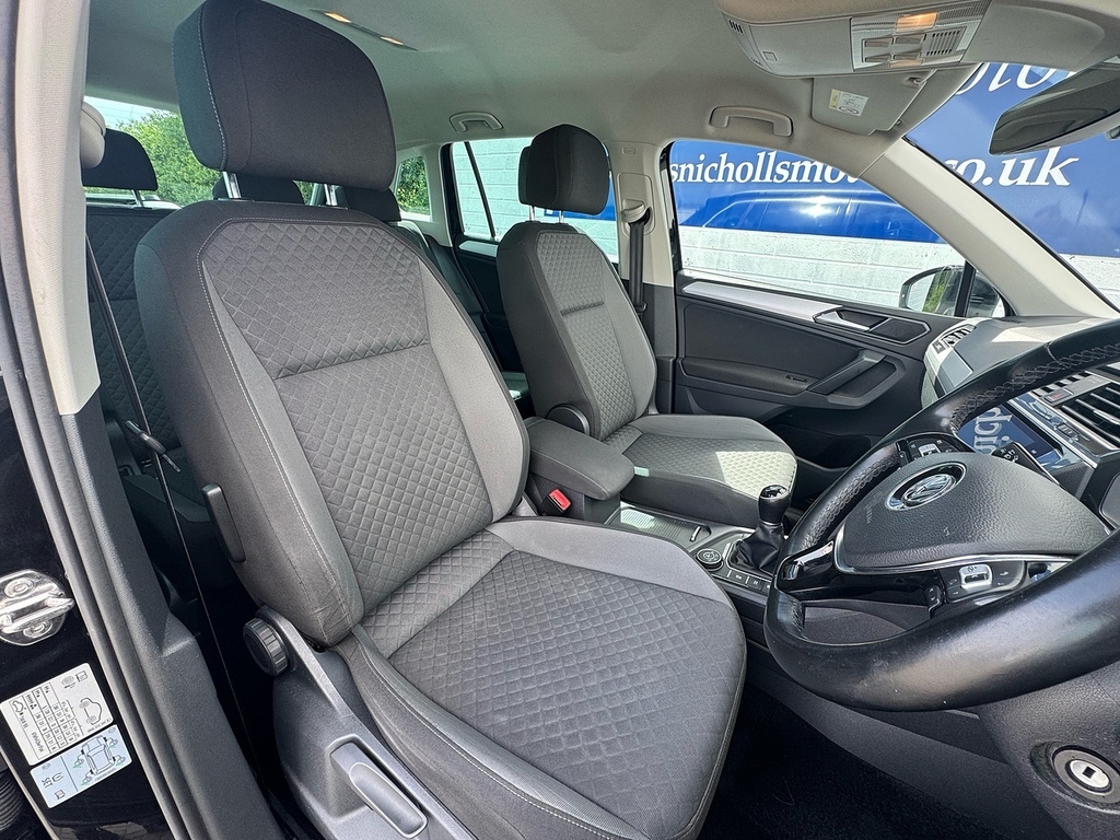 Volkswagen Tiguan Tdi Se Navigation FM67KNN Black #6