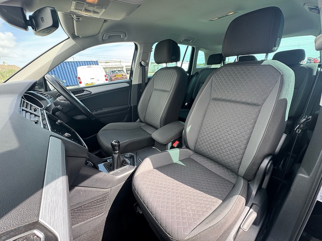 Volkswagen Tiguan Tdi Se Navigation FM67KNN Black #3