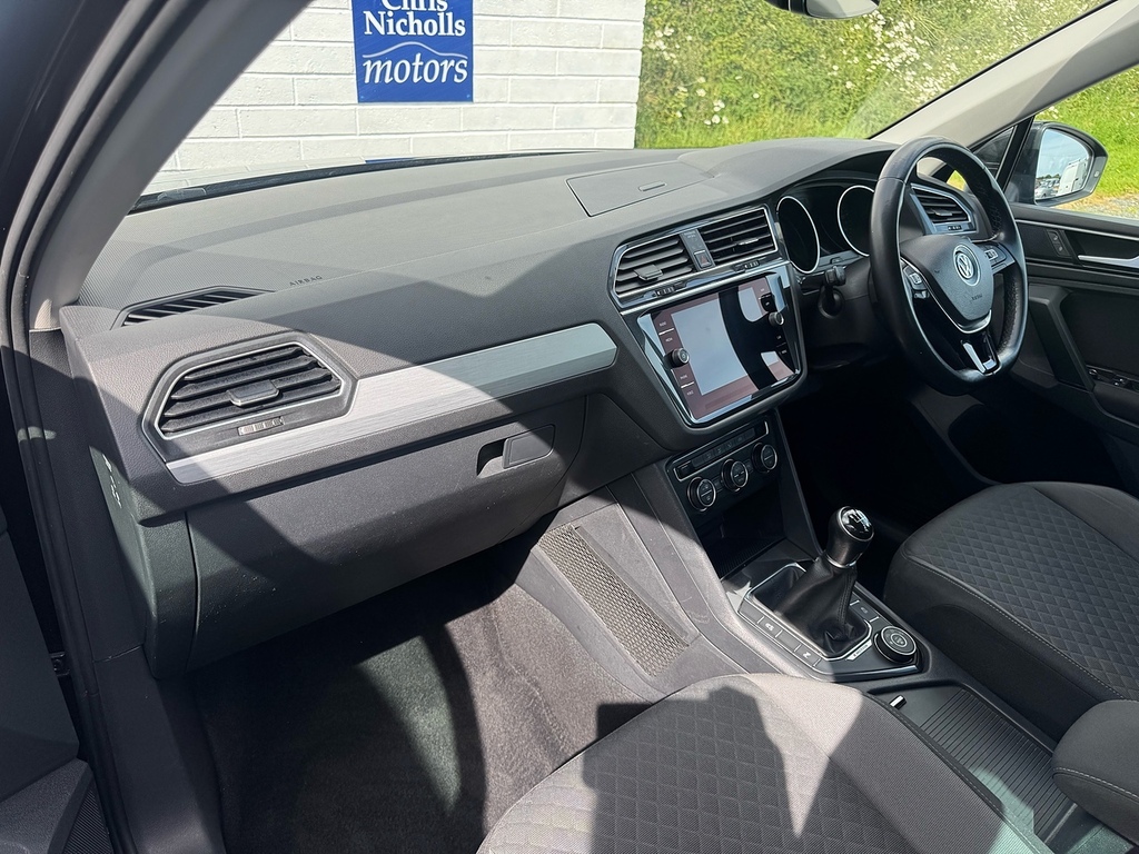 Volkswagen Tiguan Tdi Se Navigation FM67KNN Black #4