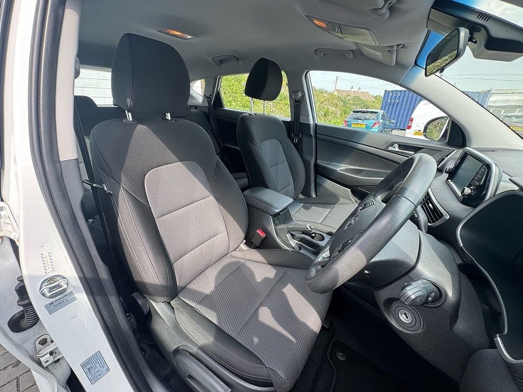 Hyundai Tucson Gdi S Connect DG69ZYF White #4