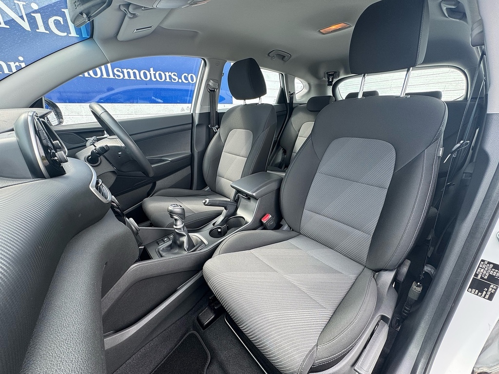 Hyundai Tucson Gdi S Connect DG69ZYF White #3