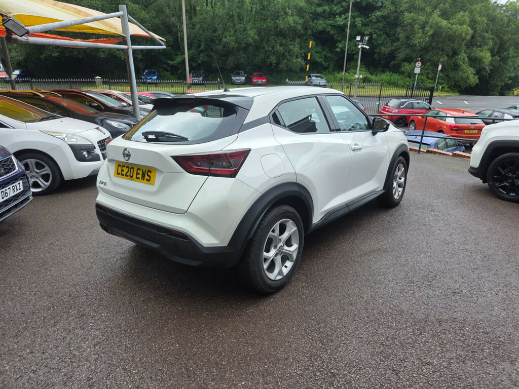 Nissan Juke Dig-t Acenta Hatchback CE20EWS White #4