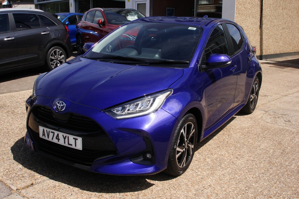 Toyota Yaris 1.5 Hybrid Design Blue