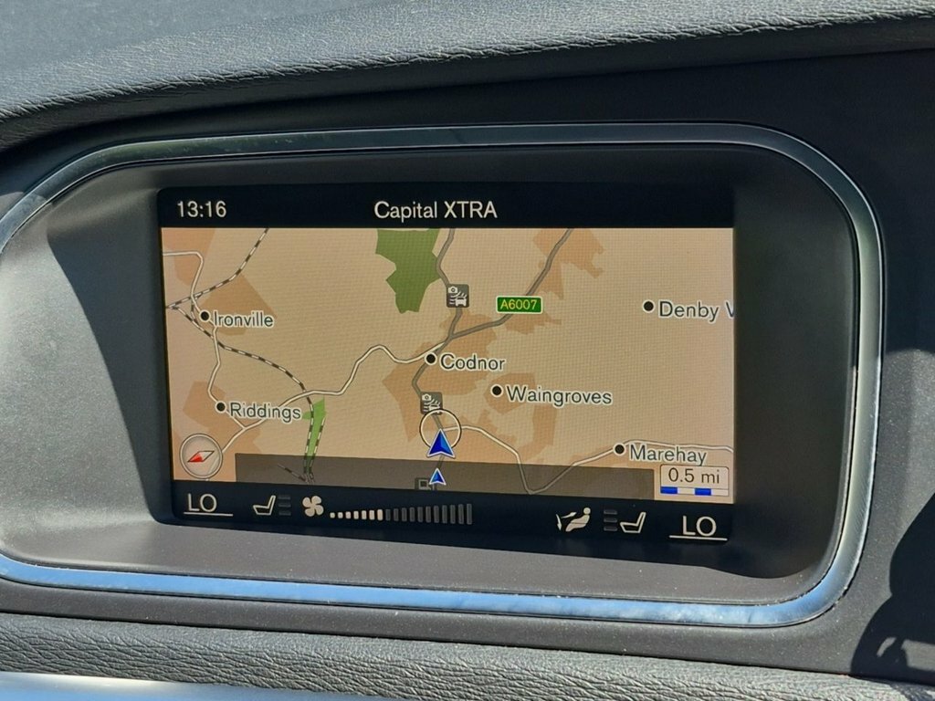 Volvo V40 2L Momentum Nav Plus Black #3