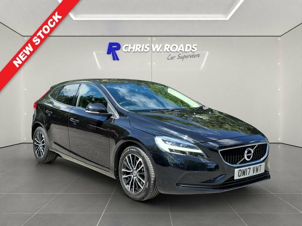 Volvo V40 2L Momentum Nav Plus Black