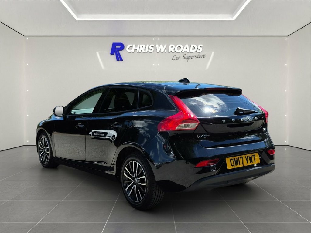 Volvo V40 2L Momentum Nav Plus Black #2