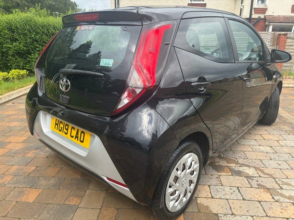 Toyota Aygo 1L X-play Black #4