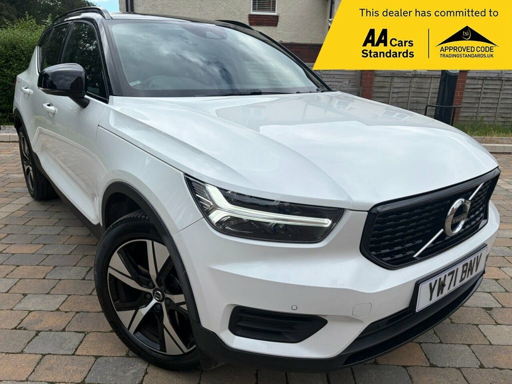 Volvo XC40 1.5L R-design White