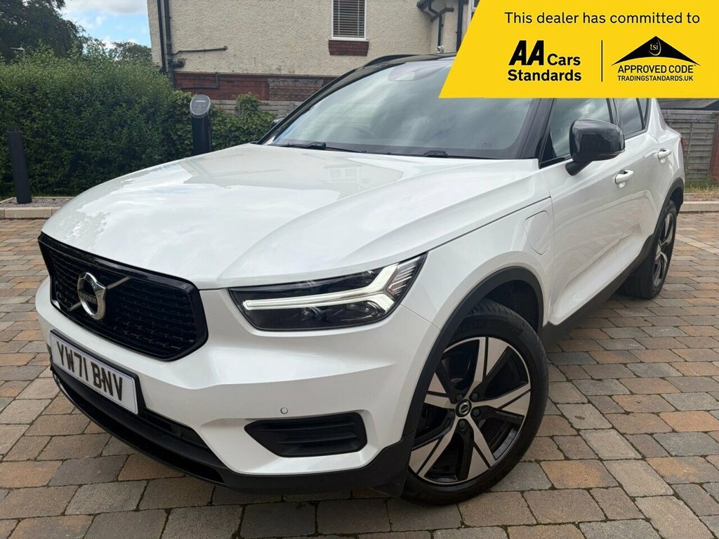 Volvo XC40 1.5L R-design White #3