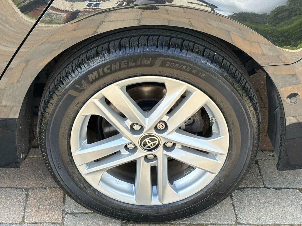 Toyota Corolla 1.8 Icon Tech 121 Bhp Red #18