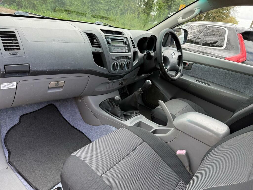 Toyota HILUX 2.5 D-4d Hl2 4Wd Silver #5