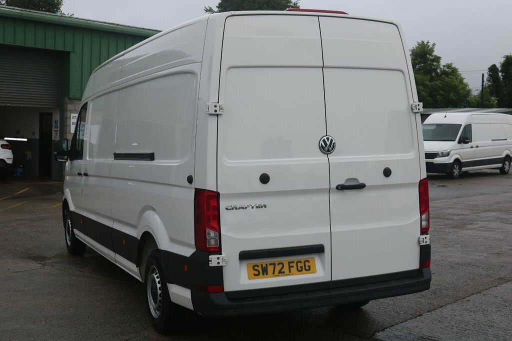 Volkswagen Crafter 2L Startline SW72FGG White #5