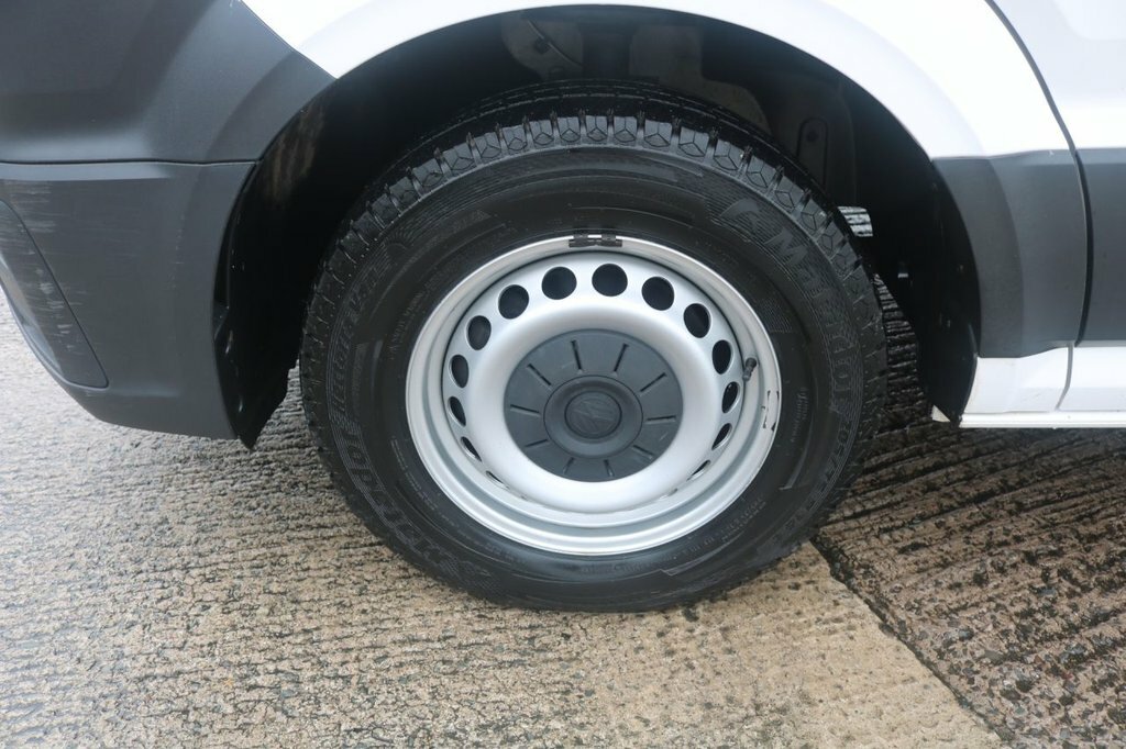 Volkswagen Crafter 2L Startline SW72FGG White #4