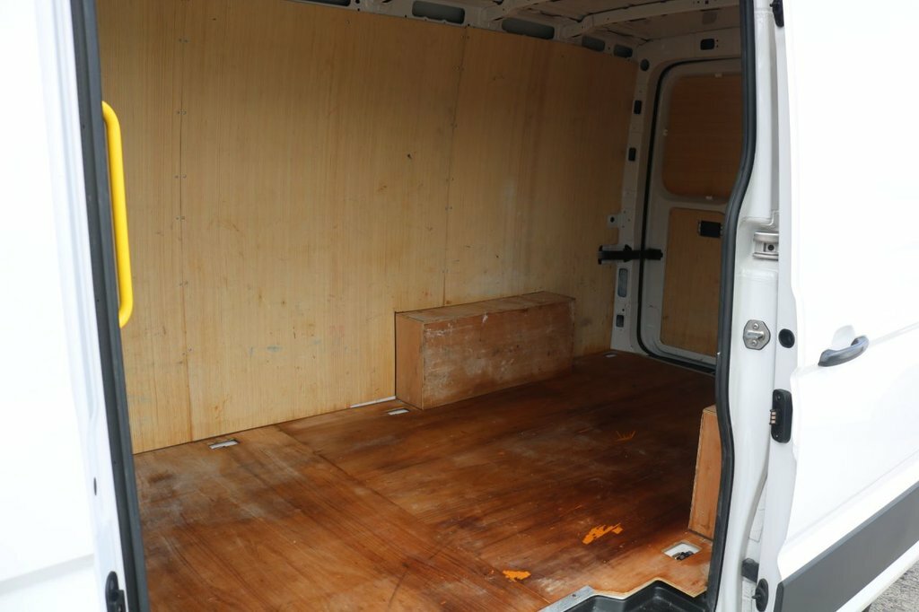 Volkswagen Crafter 2L Startline VN73HDE White #4