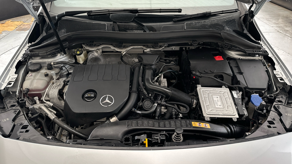 Mercedes-Benz B Class B180 Amg Line Executive White #28
