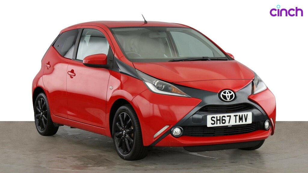 Toyota Aygo X X-claim White #1
