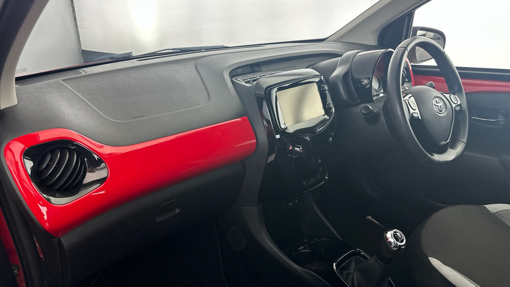 Toyota Aygo X X-claim White #9