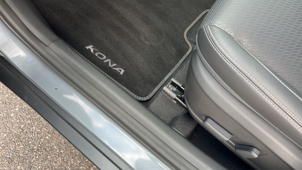 Hyundai Kona Kona Premium Black #39