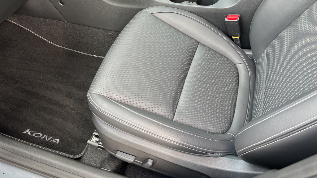 Hyundai Kona Kona Premium Black #34