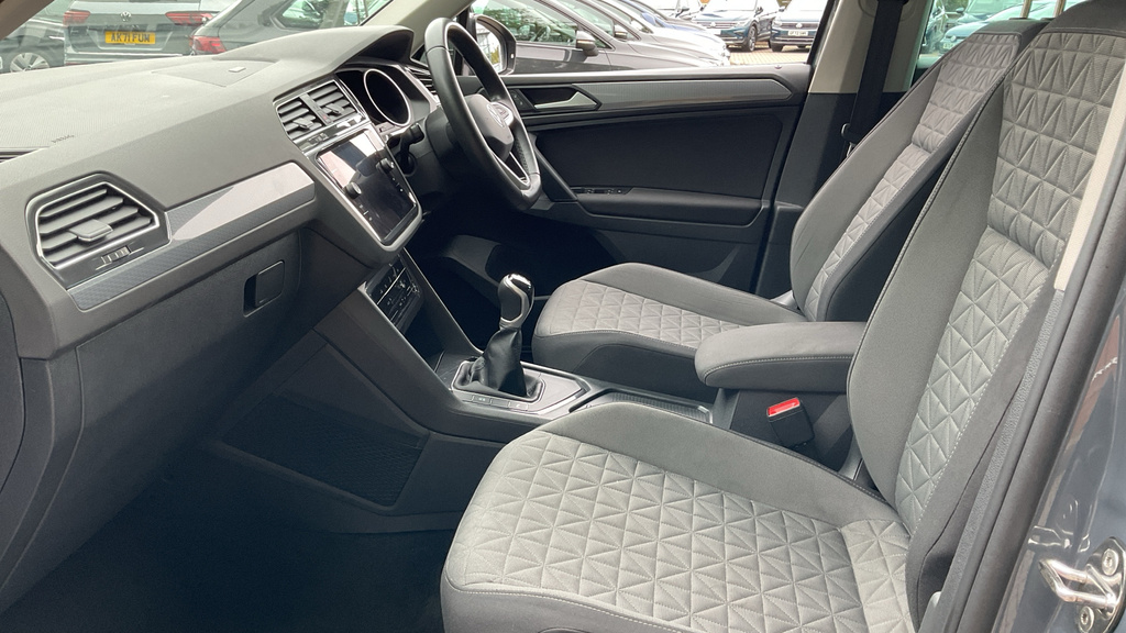 Volkswagen Tiguan 1.5 Tsi Life Suv Euro 6 Ss 1 Grey #30
