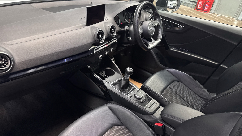 Audi Q2 Tdi Sport Silver #10