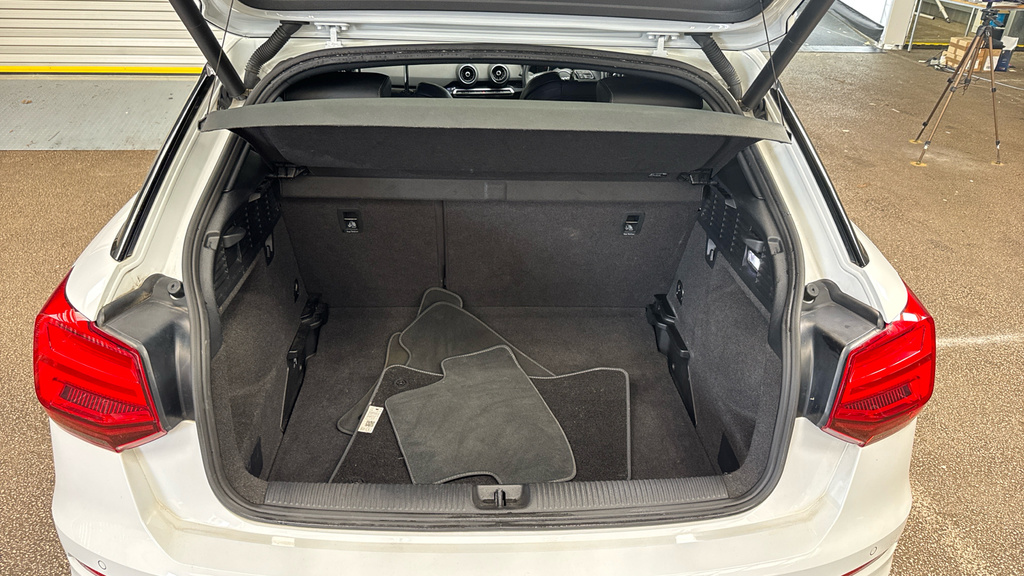 Audi Q2 Tdi Sport Silver #15