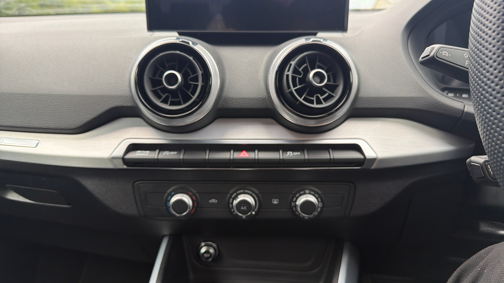 Audi Q2 Q2 35 Tfsi Black Edition S Tronic Blue #23