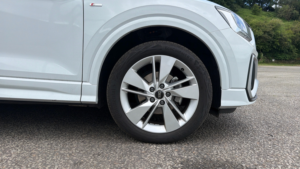 Audi Q2 Q2 35 Tfsi Black Edition S Tronic Blue #17