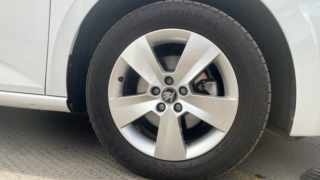 Skoda Scala Se Edition 1.0 Tsi 116 Ps Dsg White #22
