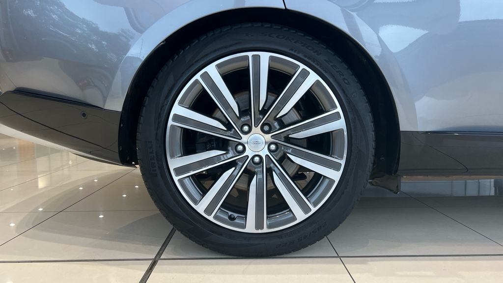 Land Rover Range Rover 3.0 D300 Hse White #18