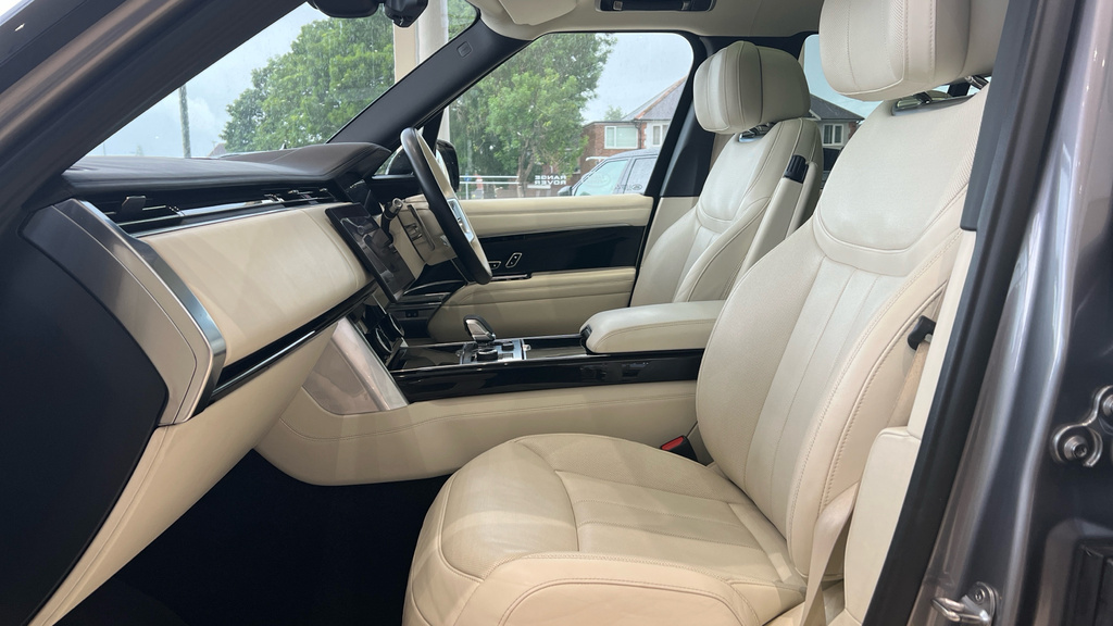 Land Rover Range Rover 3.0 D300 Hse White #19